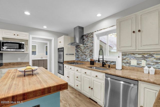 2001 Cordgrass Road, Hampstead, NC 28443