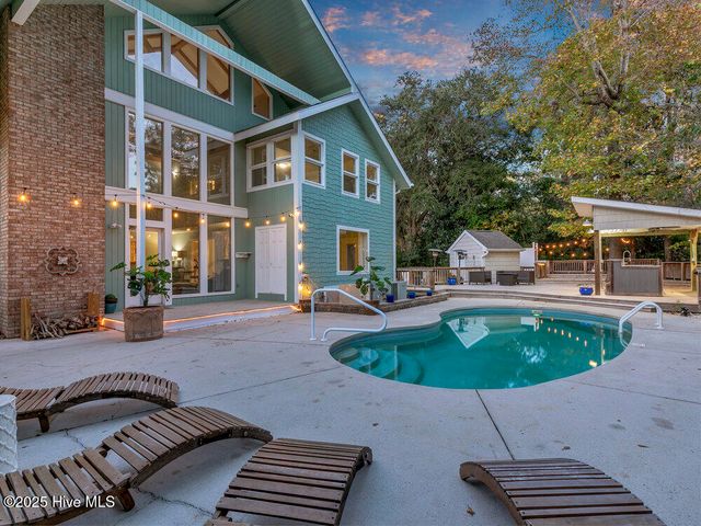 2001 Cordgrass Road, Hampstead, NC 28443