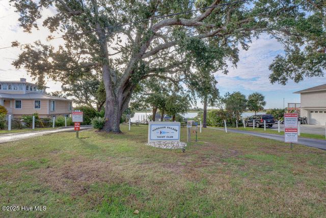 2001 Cordgrass Road, Hampstead, NC 28443