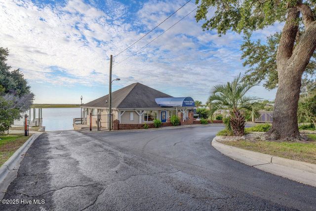 2001 Cordgrass Road, Hampstead, NC 28443