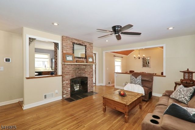 1314 Wood Valley Rd, Mountainside Boro, NJ 07092