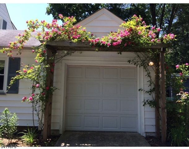 1314 Wood Valley Rd, Mountainside Boro, NJ 07092