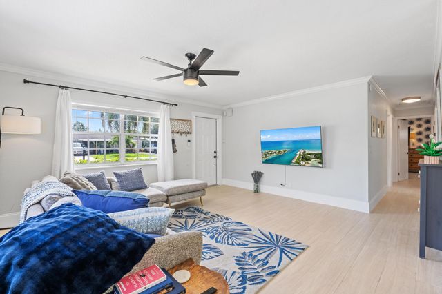 511 Ivy Avenue, Palm Beach Gardens, FL 33410