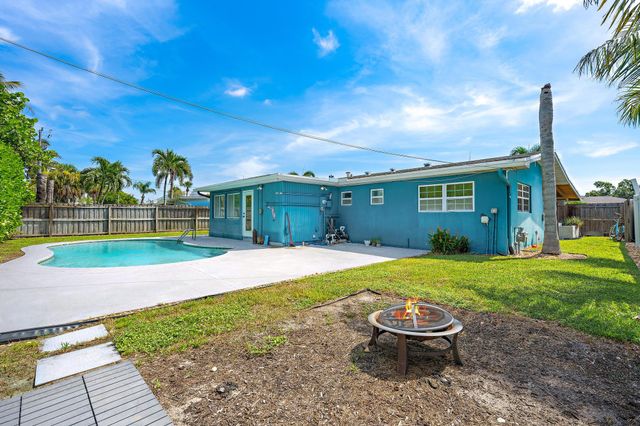 511 Ivy Avenue, Palm Beach Gardens, FL 33410