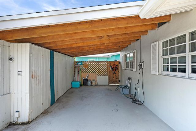 511 Ivy Avenue, Palm Beach Gardens, FL 33410