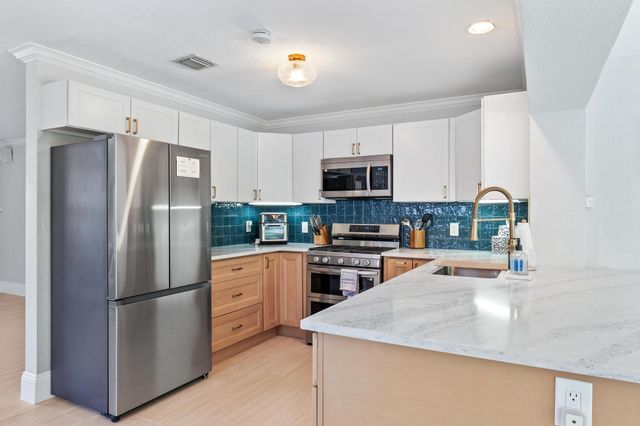 511 Ivy Avenue, Palm Beach Gardens, FL 33410