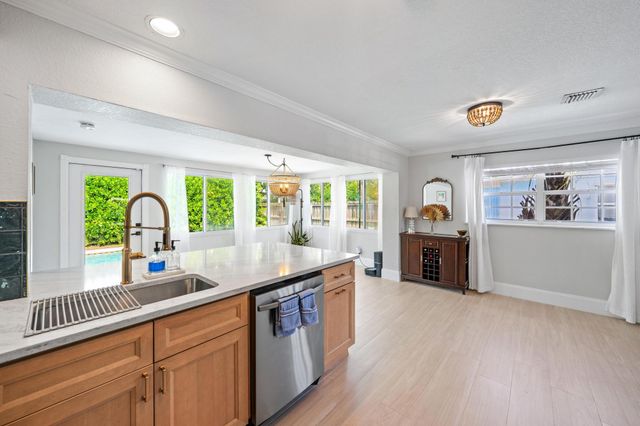 511 Ivy Avenue, Palm Beach Gardens, FL 33410