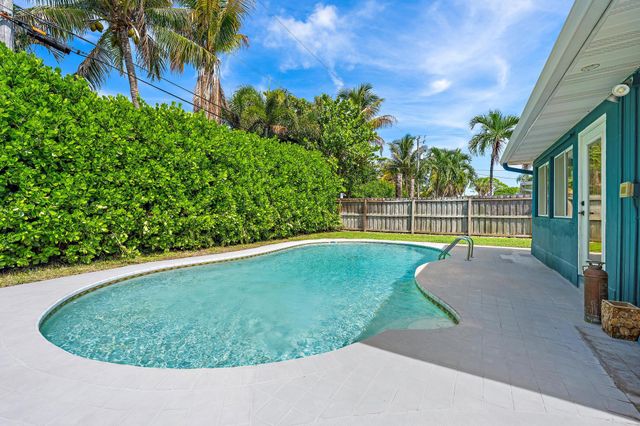 511 Ivy Avenue, Palm Beach Gardens, FL 33410