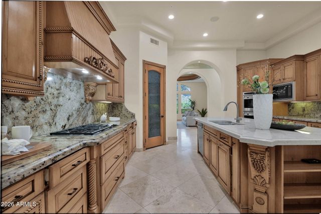 4141 E LAKESIDE Lane, Paradise Valley, AZ 85253
