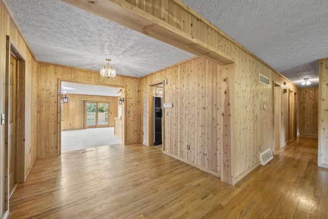 570 Woodside Drive SW, Pataskala, OH 43062