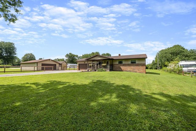 570 Woodside Drive SW, Pataskala, OH 43062