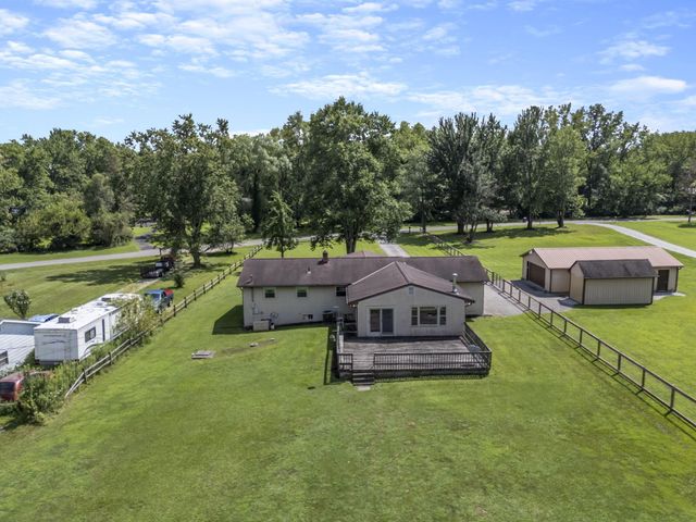 570 Woodside Drive SW, Pataskala, OH 43062