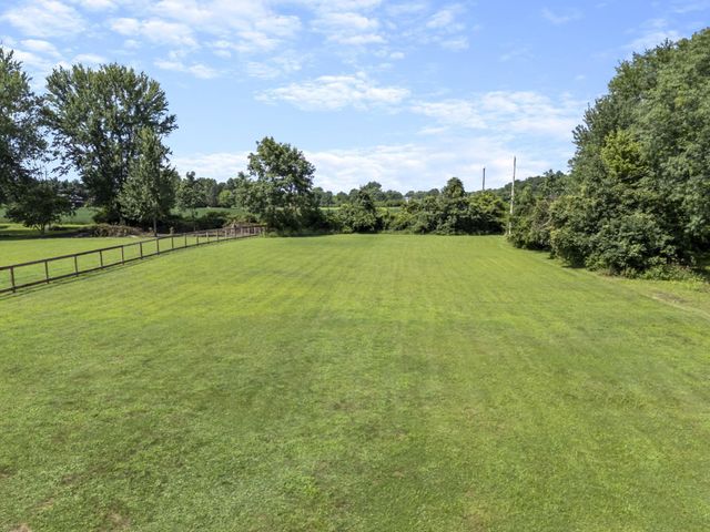 570 Woodside Drive SW, Pataskala, OH 43062