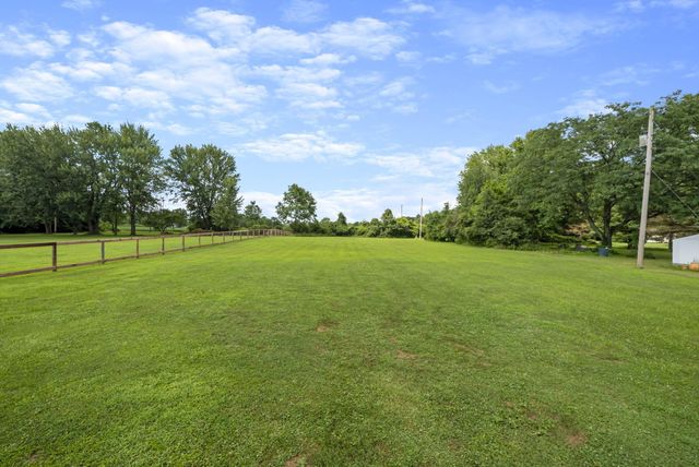 570 Woodside Drive SW, Pataskala, OH 43062