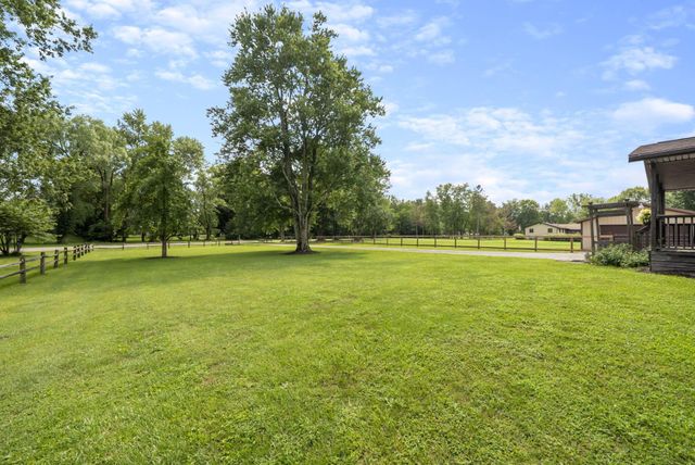 570 Woodside Drive SW, Pataskala, OH 43062