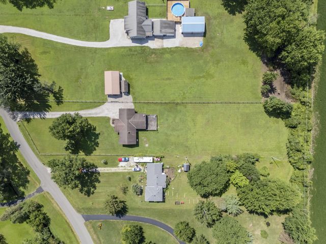 570 Woodside Drive SW, Pataskala, OH 43062