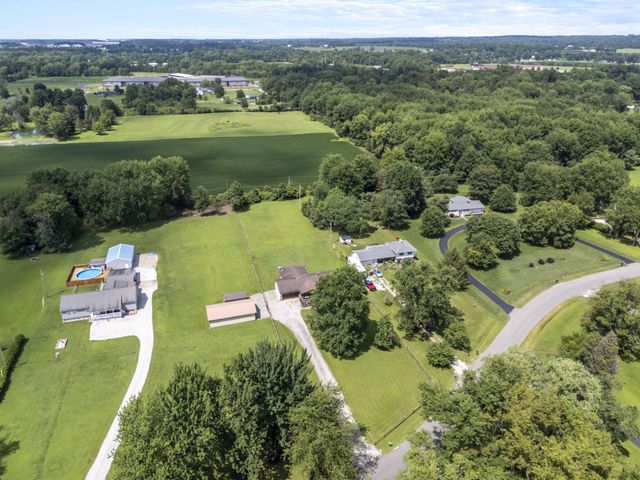 570 Woodside Drive SW, Pataskala, OH 43062