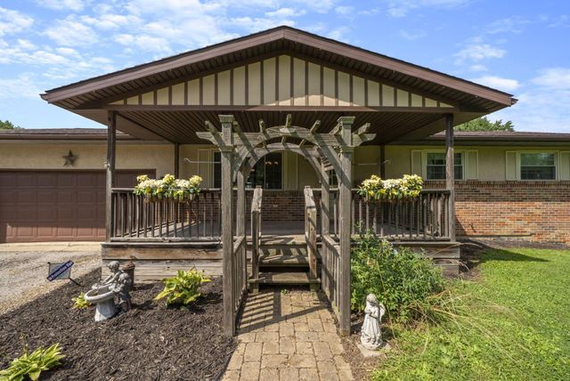 570 Woodside Drive SW, Pataskala, OH 43062