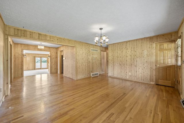 570 Woodside Drive SW, Pataskala, OH 43062