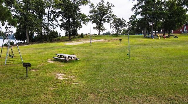 622 Lake Shore Drive, Trinity, TX 75862