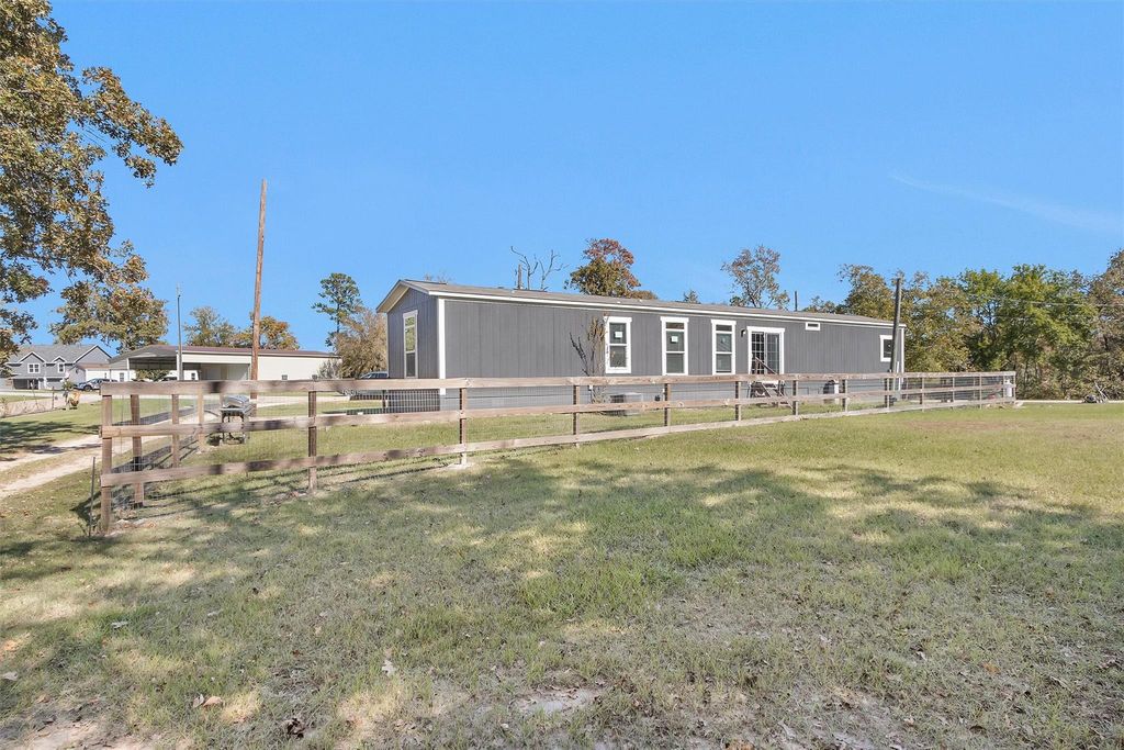 622 Lake Shore Drive, Trinity, TX 75862