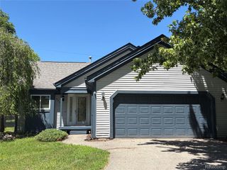 520 Springle Drive, Waterford Charter Township, MI 48327