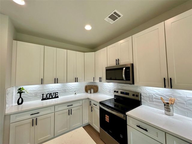 115 W Pauwela LN, Bastrop, TX 78602