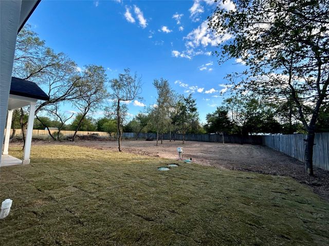 115 W Pauwela LN, Bastrop, TX 78602