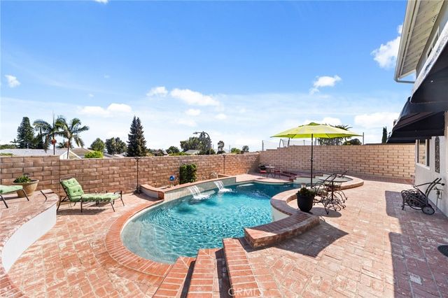 996 W Northwood Ave, Brea, CA 92821
