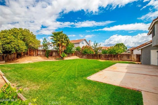 37450 Yorkshire, Palmdale, CA 93550