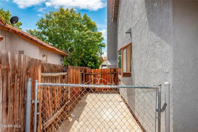 37450 Yorkshire, Palmdale, CA 93550