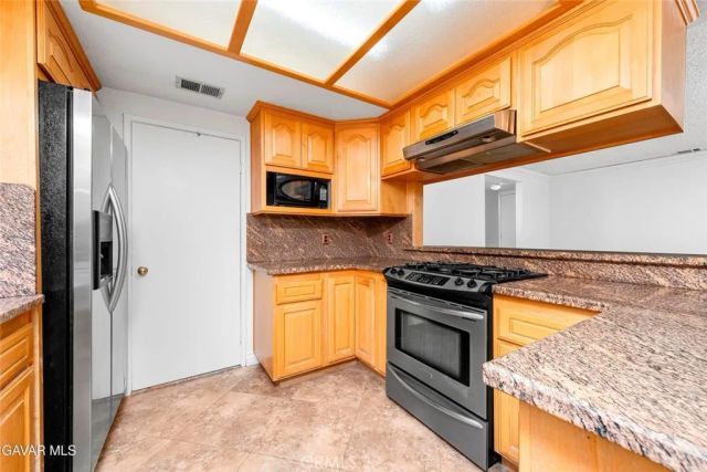 37450 Yorkshire, Palmdale, CA 93550