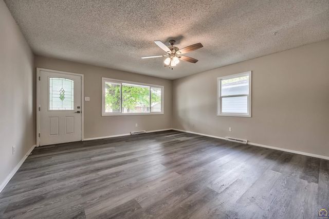 1917 SW Crest DR, Topeka, KS 66604
