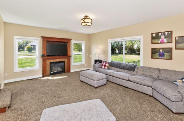 3880 Rose Glen, Waukee, IA 50263