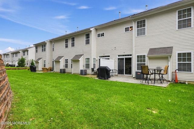 10 Santa Rosa Lane, Tinton Falls, NJ 07753