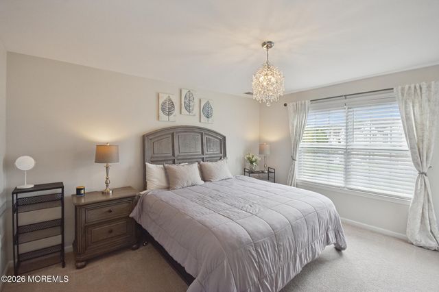 10 Santa Rosa Lane, Tinton Falls, NJ 07753
