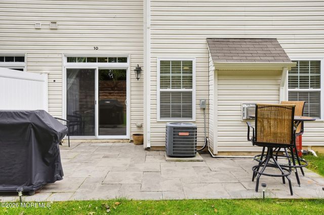 10 Santa Rosa Lane, Tinton Falls, NJ 07753