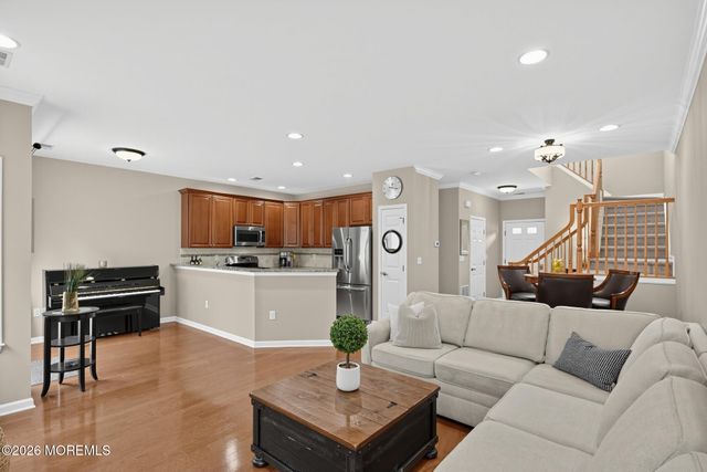 10 Santa Rosa Lane, Tinton Falls, NJ 07753