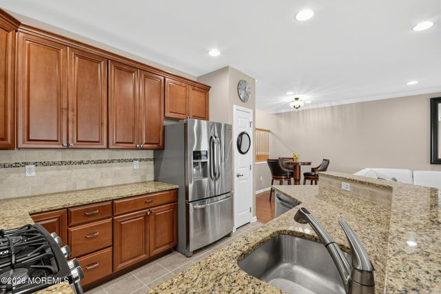 10 Santa Rosa Lane, Tinton Falls, NJ 07753