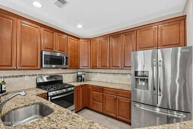 10 Santa Rosa Lane, Tinton Falls, NJ 07753