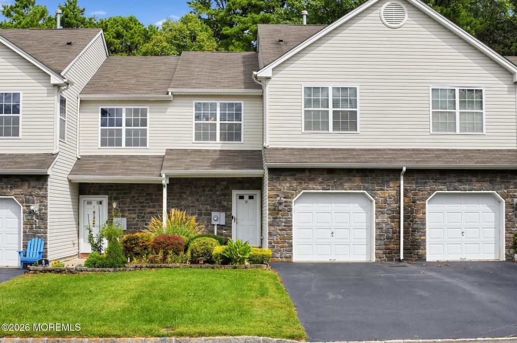 10 Santa Rosa Lane, Tinton Falls, NJ 07753