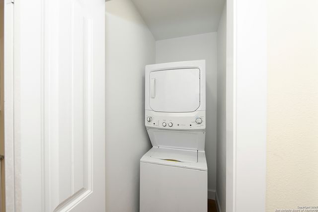 1326 W Lynwood, San Antonio, TX 78201