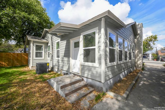 1326 W Lynwood, San Antonio, TX 78201