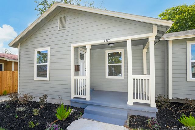 1326 W Lynwood, San Antonio, TX 78201