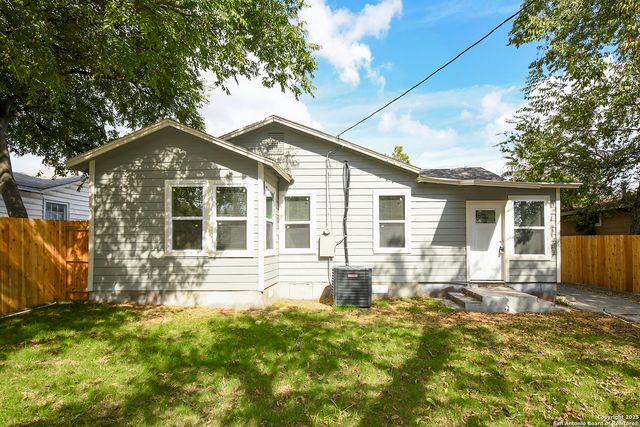 1326 W Lynwood, San Antonio, TX 78201
