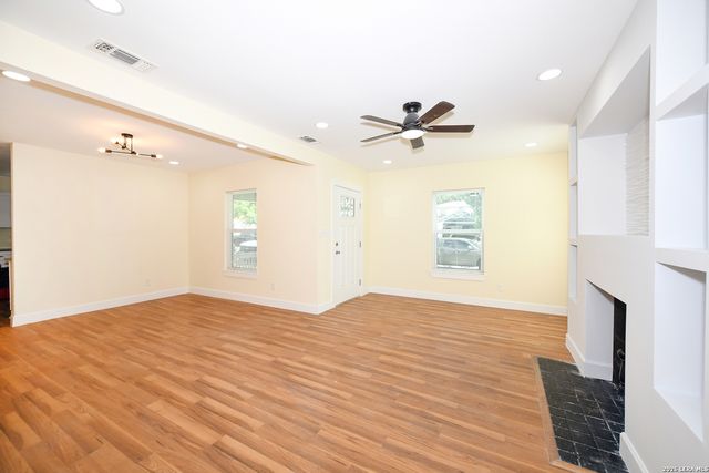 1326 W Lynwood, San Antonio, TX 78201