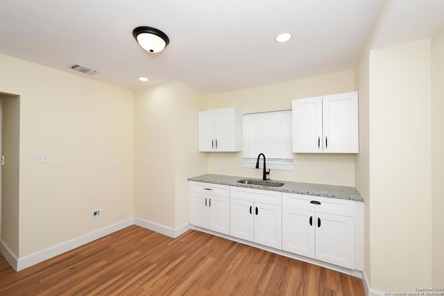 1326 W Lynwood, San Antonio, TX 78201