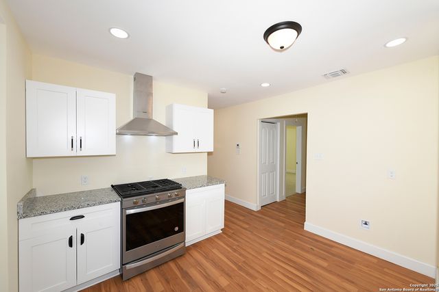 1326 W Lynwood, San Antonio, TX 78201