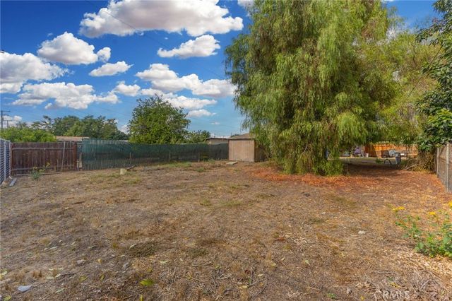 18585 14th, Bloomington, CA 92316