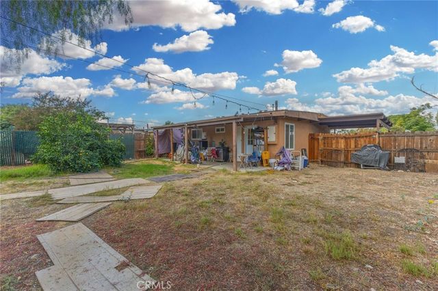 18585 14th, Bloomington, CA 92316